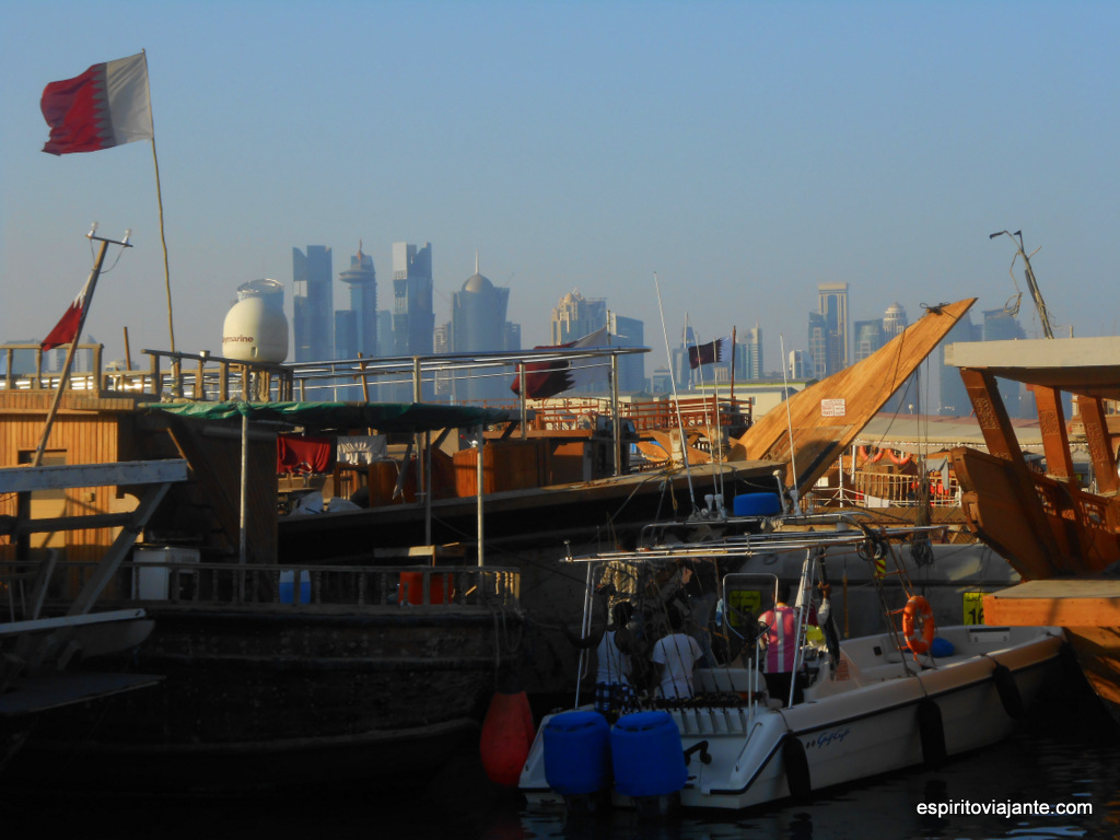 Barcos na Baia de Doha