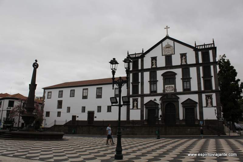 Praça do municipio visitar o Funchal