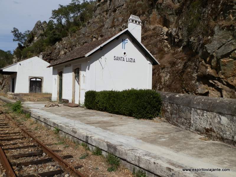 Linha-do-Tua-Douro-Vinhateiro-Portugal-Apeadeiro-Santa-Luzia