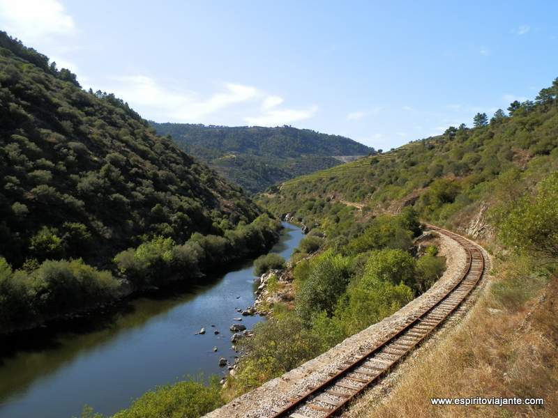 Linha-do-Tua-Douro-Vinhateiro-Portugal-Trilhos